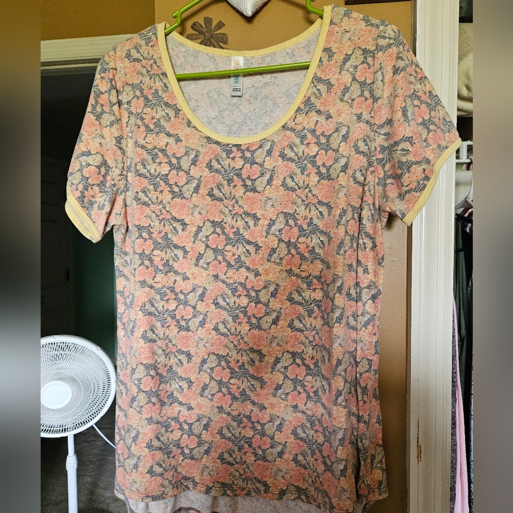 Lularoe top